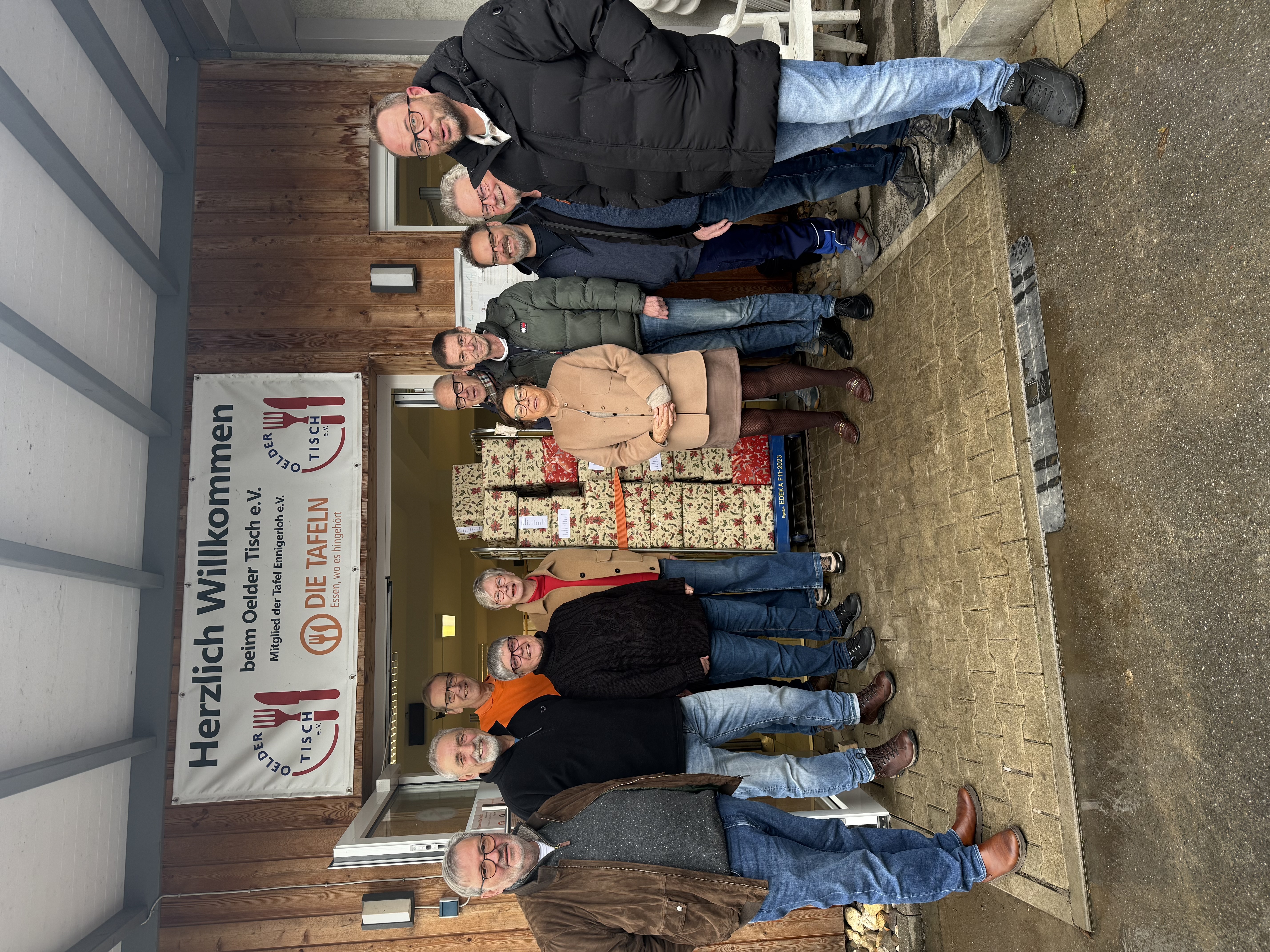 Meinert Drner, Peter Schrder, Olaf Suhr, Gerlinde Mller, Barbara Aelker, alle Oelder Tisch e. V.
Andrea Geiger, Christoffer Siebert, Dirk Offergeld, Florian Guck, Peter Hellweg, Jrgen Heidfeld, alle CDU Fraktion